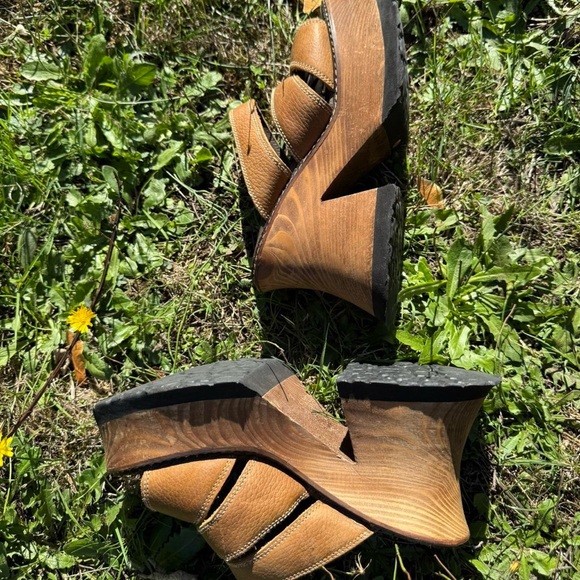 Brown Platform Sandals - Picture 6 of 6